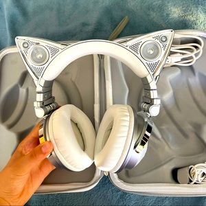 SOLD Limited Edition Brookstone Ariana Grande Cat Bluetooth Led Headphones